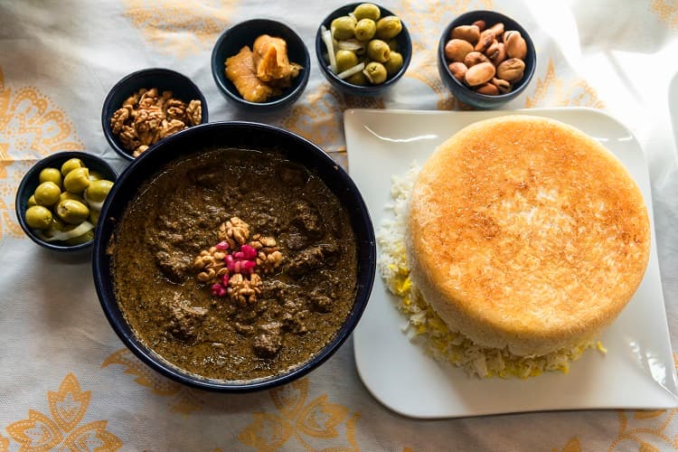 آموزش طبخ گمج کباب در هنرستان فردای علم بندر انزلی