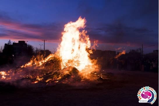 گرامیداشت ۱۰ بهمن- جشن سده، بزم آتش و نور